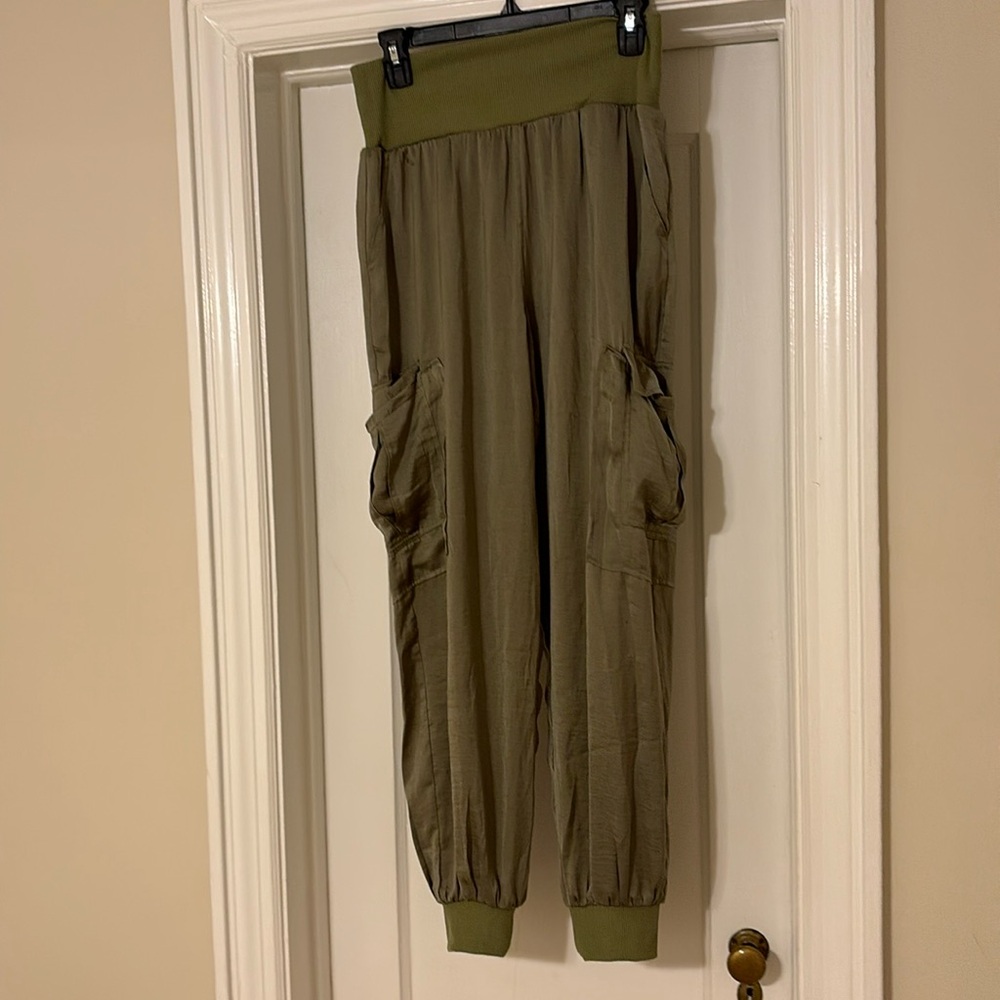Comfortable army green “Dance & Marvel” pants, size M